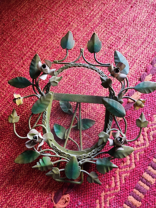 Other - Vintage Green Metal Floral Frame